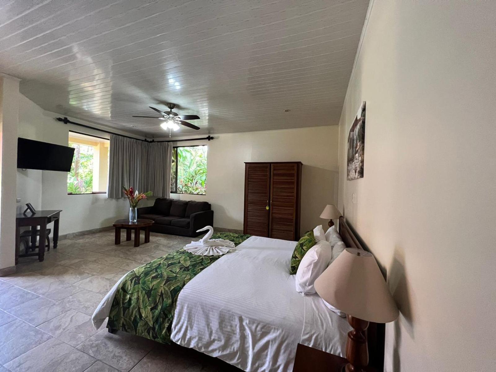 La Foresta Nature Resort Quepos Exterior photo