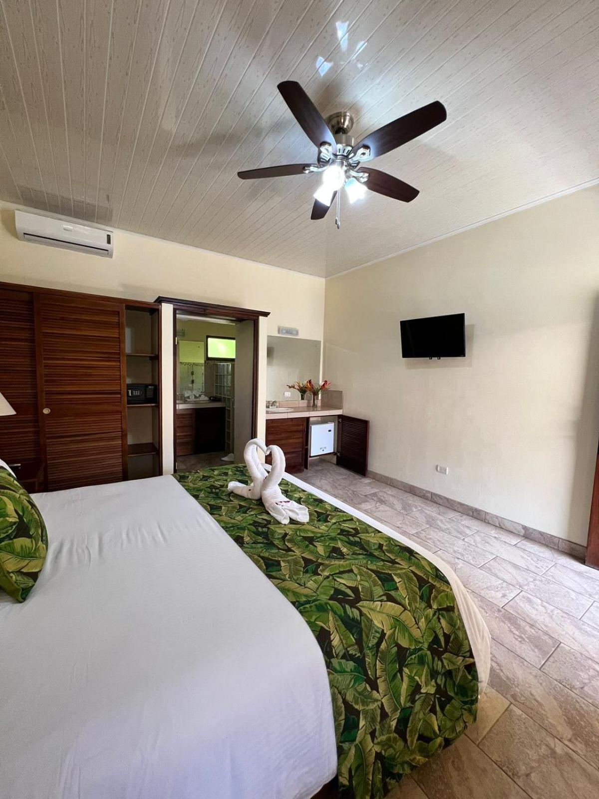 La Foresta Nature Resort Quepos Exterior photo